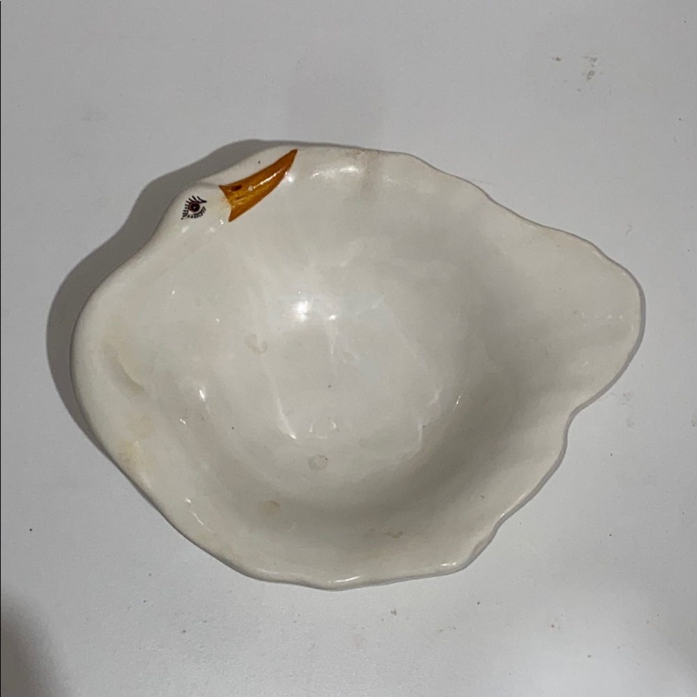 Multiuse Ceramic Hand-painted, Unmarked Bird-Shaped Bowl - White